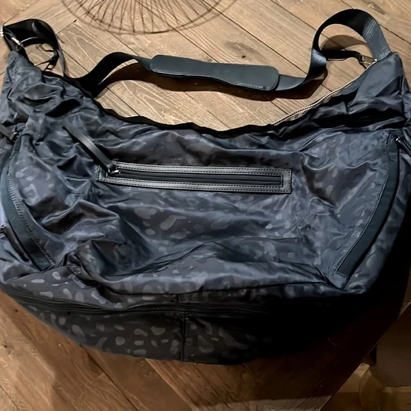 lululemon gym bag poshmark Lululemon gym duffle